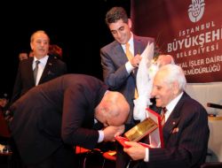 Aksu: ‘Bir efsaneyi yitirdik'